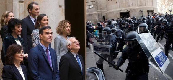 Solo el Consejo de Ministros se libra de la batalla campal