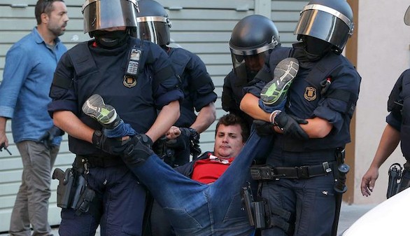Polémica por la actuación de los Mossos durante un registro