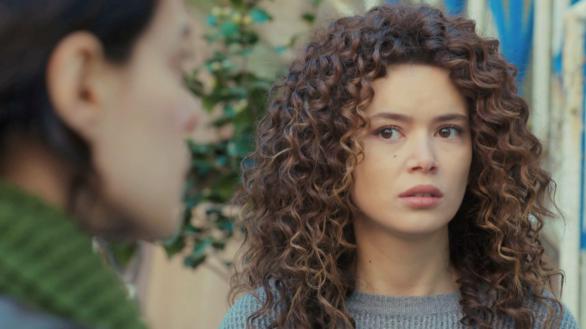 Mujer no se deja conquistar por El Rey