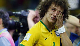 David Luiz llora la derrota de su selección una vez finalizado el partido