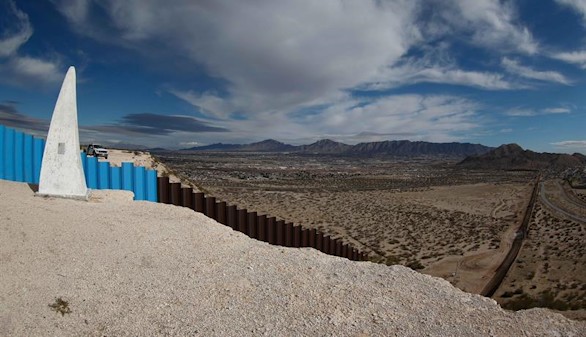 Trump firma la orden ejecutiva para empezar a construir el muro con México