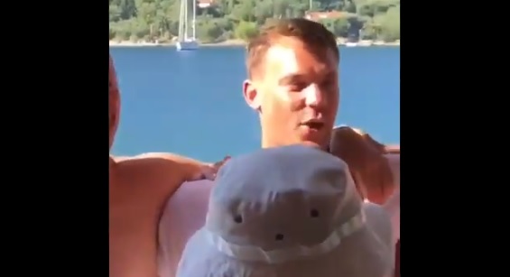 Polémica en Alemania por un vídeo de Neuer coreando una canción fascista