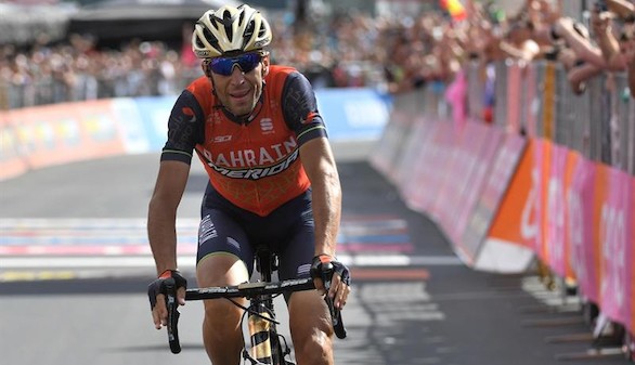 Giro de Italia. Nibali gana al esprint la etapa reina, pero Dumoulin se mantiene de rosa