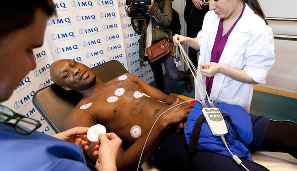 Lamar Odom ya está consciente y respira por sí mismo