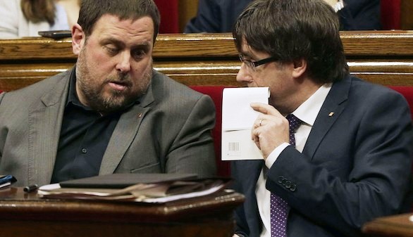 Puigdemont y sus consejeros reciben la advertencia del TC