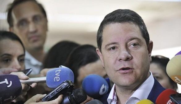 Acuerdo entre el PSOE y Podemos para investir a García Page