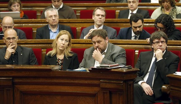 El Parlament reta al Estado y ratifica la declaración de ruptura