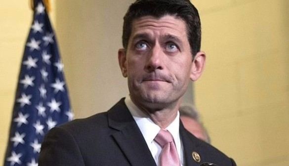 El líder republicano pone su cargo a disposición de Trump