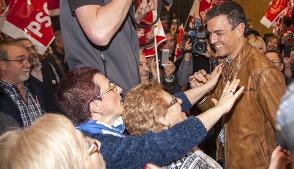 Sánchez pide 38.000 euros a la militancia para costear su campaña