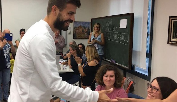 Dos directivos del Barça dimiten por disputarse finalmente el partido