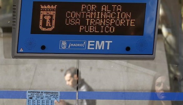 Las medidas anti polución no reducen los atascos en horas punta