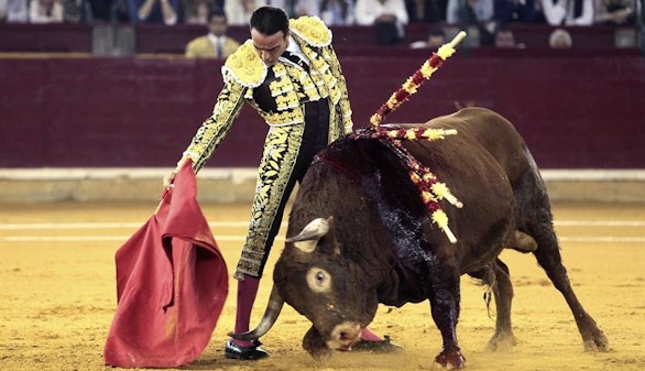 Feria del Pilar. Oreja generosa para López Simón y exhibición de Ponce