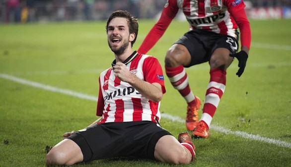 El PSV sufre, remonta y se clasifica |2-1
