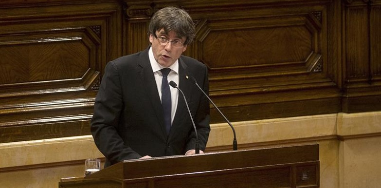 Puigdemont declara la independencia pero la deja en suspenso