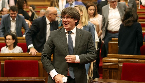Puigdemont gana tiempo en pleno embrollo de JxCat