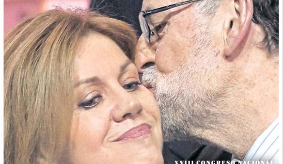 El beso de Rajoy a Cospedal