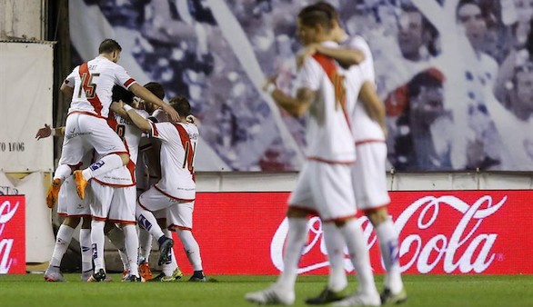 Javi Guerra lidera al Rayo para tumbar al Granada | 2-1