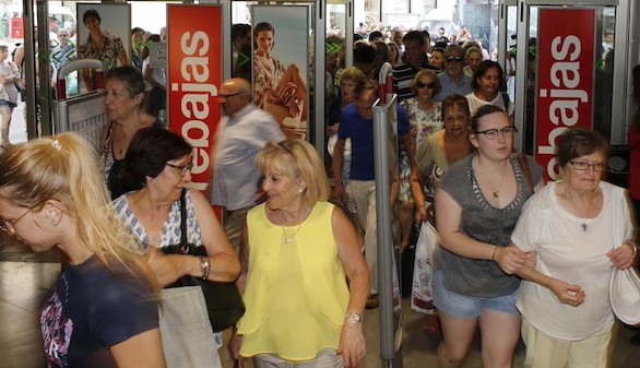 El comercio confía en las rebajas de verano para remontar un año 