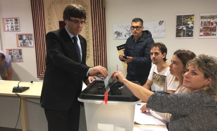 Ni Puigdemont ni Junqueras ni Forcadell votan en sus colegios