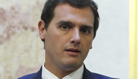 Rivera pide a PP y PSOE que 