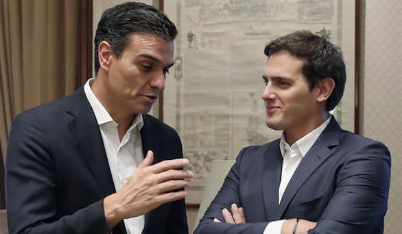 Rivera y Sánchez acuerdan convocar una mesa de partidos para reformar la Constitución