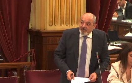 Un diputado Vox celebra la victoria de Franco en el Parlamento balear ...