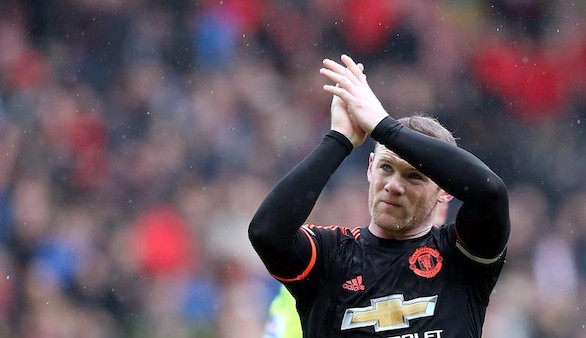 Rooney alcanza el récord goleador en el United del legendario Charlton