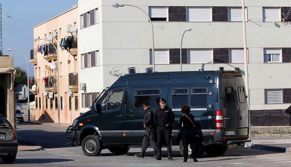 Detenidas tres personas por los altercados en Roquetas de Mar