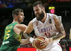 Un equipo, Serbia, puede con un Brasil sin espíritu
