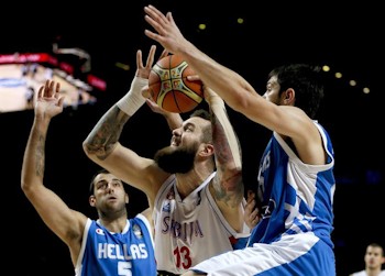 Una exhibición de Teodosic ante Grecia lleva a Serbia a cuartos