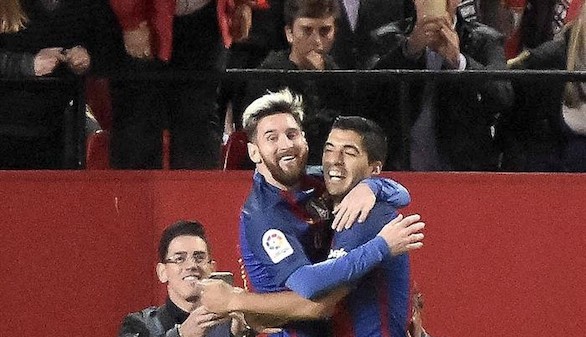 Messi hace sobrevivir al Barça a la fiscalización de Sampaoli |1-2