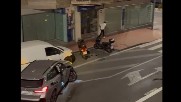 Graban a un futbolista español escapando tras protagonizar un accidente de tráfico