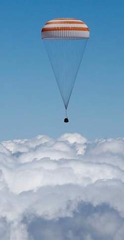Aterriza con éxito la nave Soyuz TMA-19M, con tres tripulantes a bordo