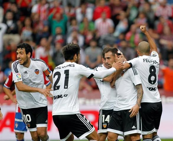 Alcácer resuelve para el Valencia en el tiempo añadido