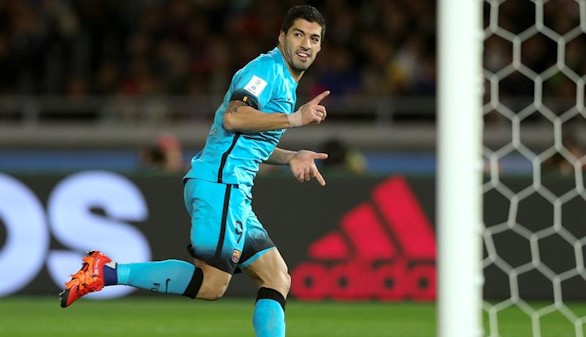 Suárez se basta para poner al Barcelona más cerca del quinto título del año |3-0