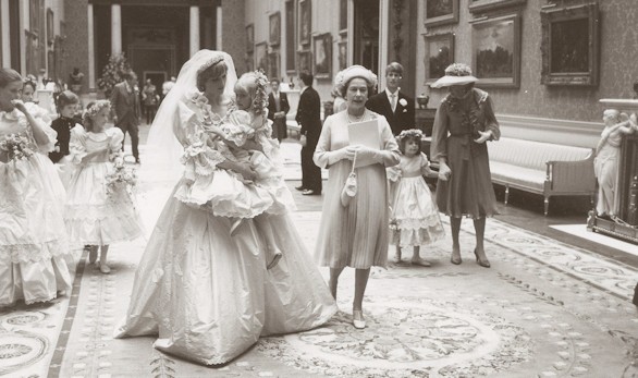 A subasta fotografías inéditas de la boda del príncipe Carlos y Diana