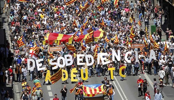 La CUP y JXSí pactan el comienzo de ruptura con España