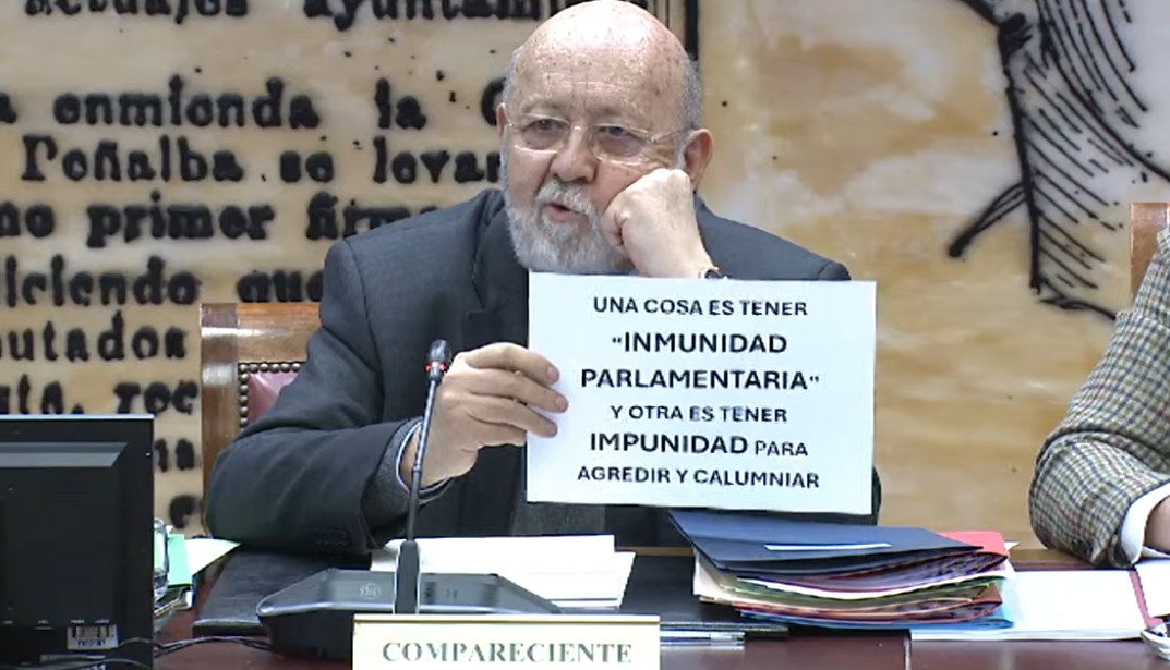 Tezanos se defiende de las acusaciones de "sectario" y dice que ...