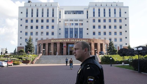 Tres muertos y dos heridos por un tiroteo en un tribunal de Moscú