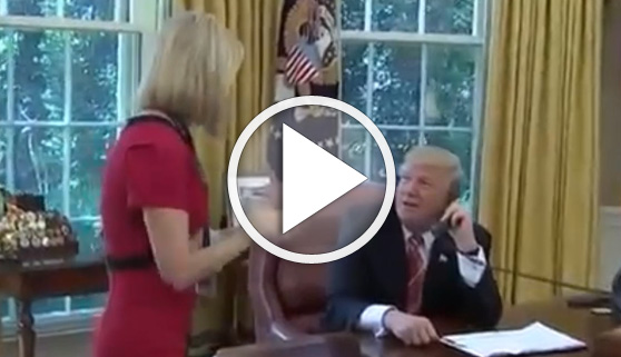 Vídeos virales. Trump flirtea con una periodista