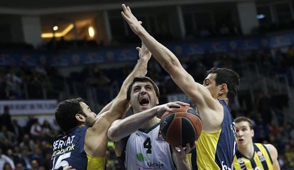 Unicaja compitió pero no se despide ante el Fenerbahçe y Laboral Kutxa se estrella en Milán