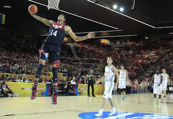 Mike Krzyzewki manda a casa a su amigo Mike Fratello