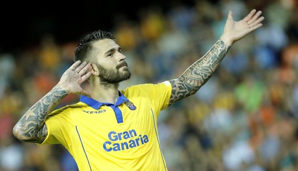 La efectividad canaria castiga la endeblez defensiva del Valencia |2-4