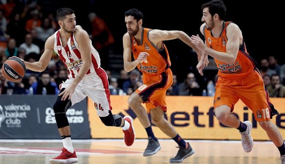 Euroliga. El Olympiacos mantiene al Valencia en la espiral de derrotas