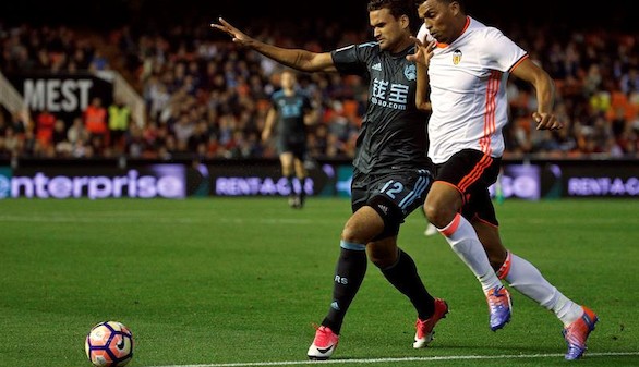 El Valencia reacciona tarde ante una Real que sueña con Europa |2-3