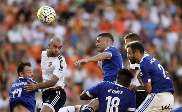 Un buen Betis empata con diez en Mestalla ante un Valencia plano