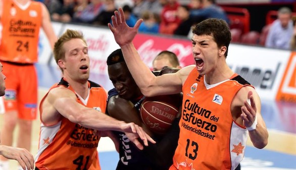 El Laboral Kutxa acaba con la espectacular racha del Valencia