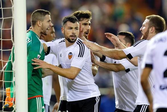 El Valencia respira ante un Málaga sin acierto | 3-0