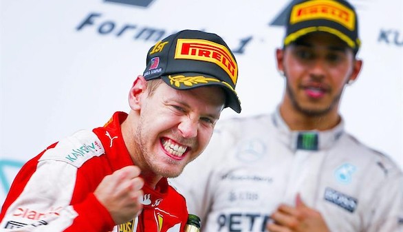Vettel y Ferrari ganan a los Mercedes y Alonso abandona