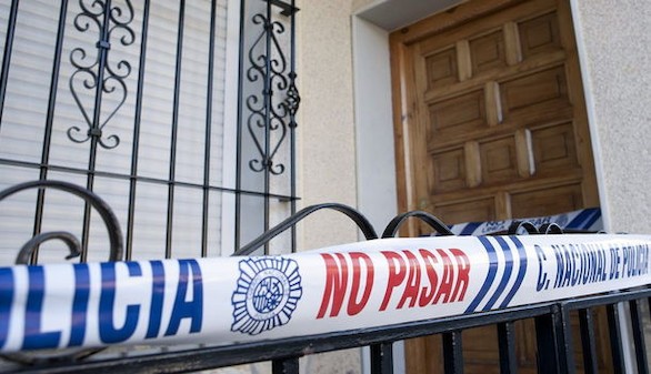 Un hombre agrede a la anciana que cuidaba, mata a su mujer y se suicida